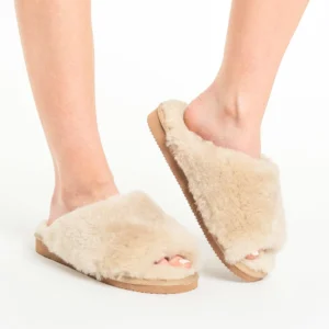 Beige Warm Ladies Slippers – Cozy Indoor Comfort